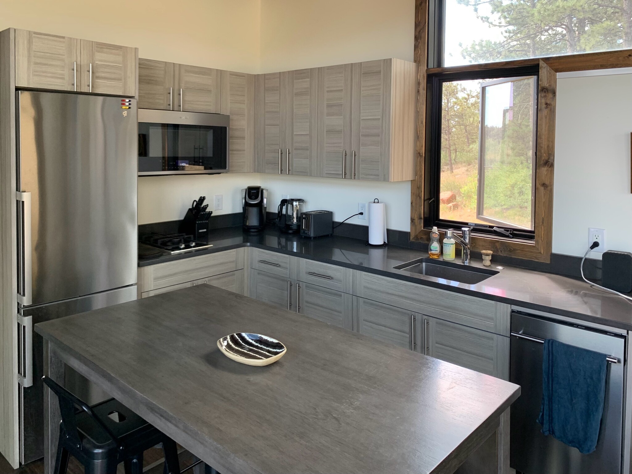 Kitchen with island table - 600 Indian Lookout Rd