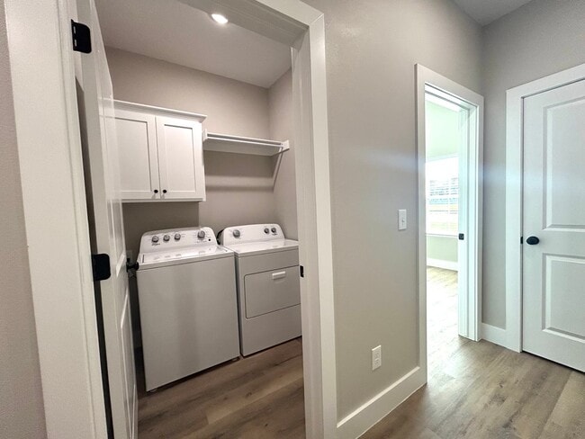 Building Photo - New 3 Bedroom / 2.5 Bathroom Townhome in Decatur!