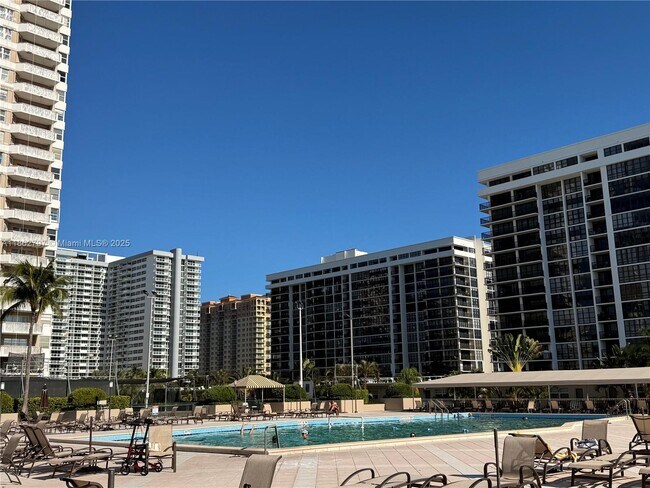 Building Photo - 1965 S Ocean Dr