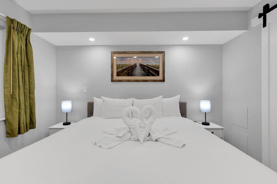 Building Photo - 1700 N Ocean Blvd