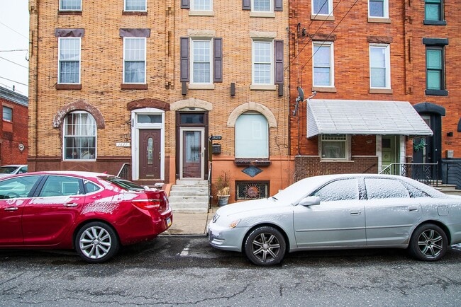 Building Photo - Charming Three Bed Point Breeze Townhome