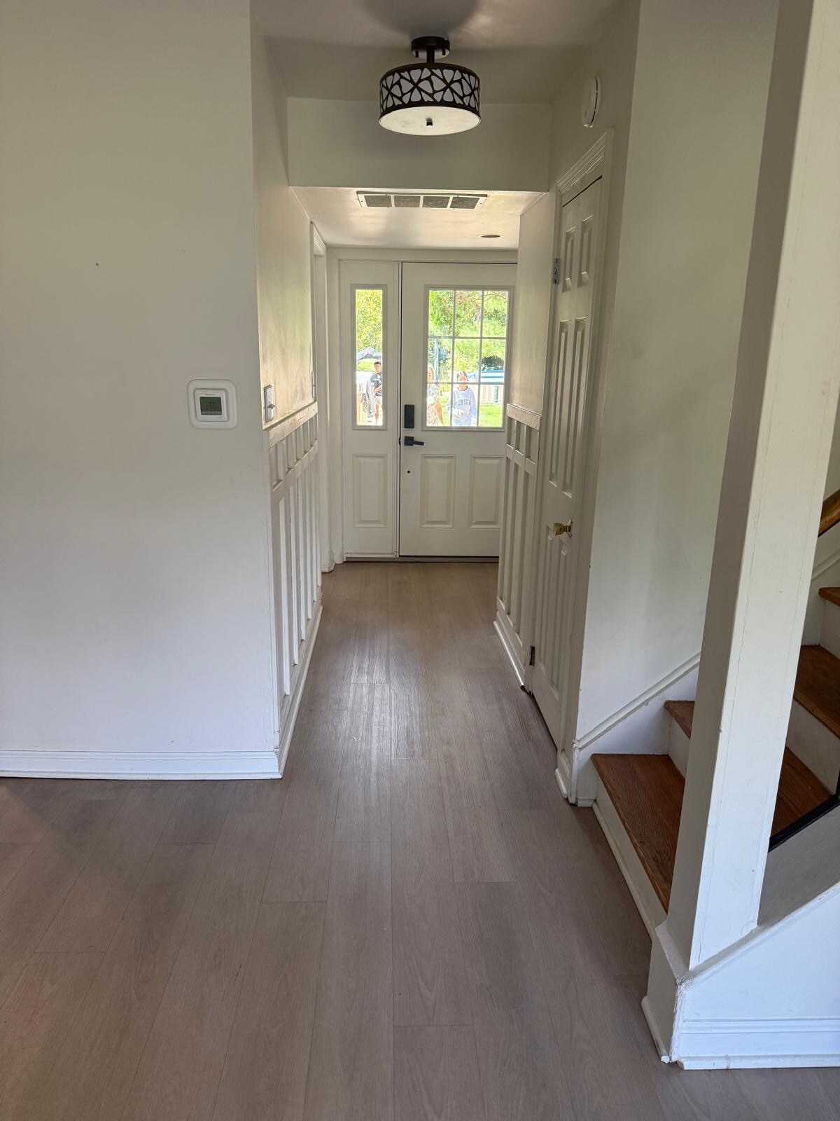Entry foyer - 149 Echelon Rd