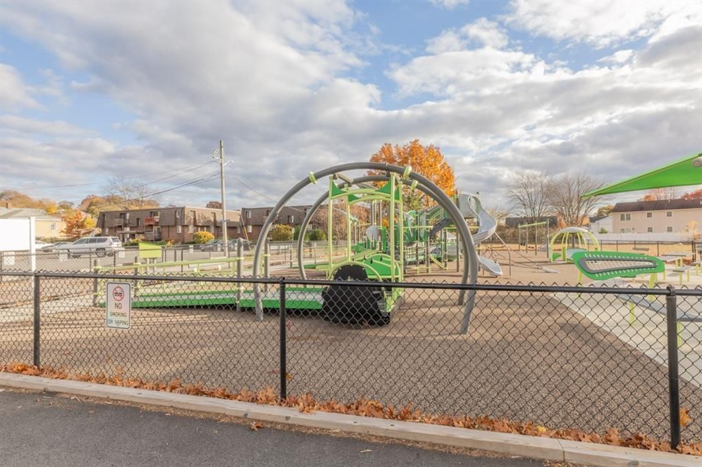 Building Photo - 10 Josephine St