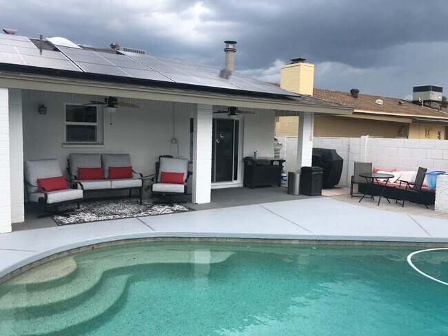 Patio - 1209 E Campus Dr