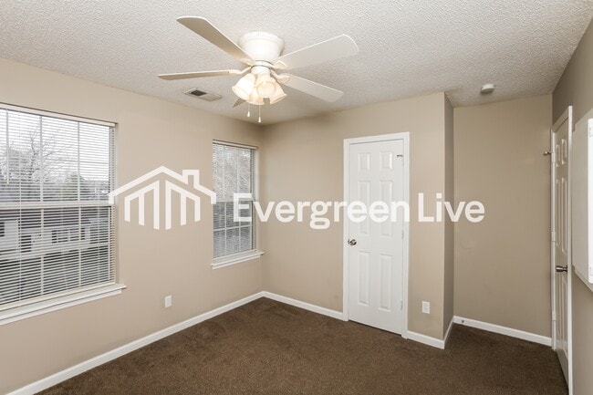 Building Photo - 201 Ambling Cir