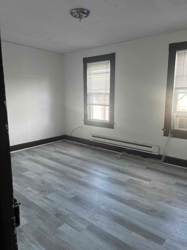 Building Photo - 633 S Blakely St