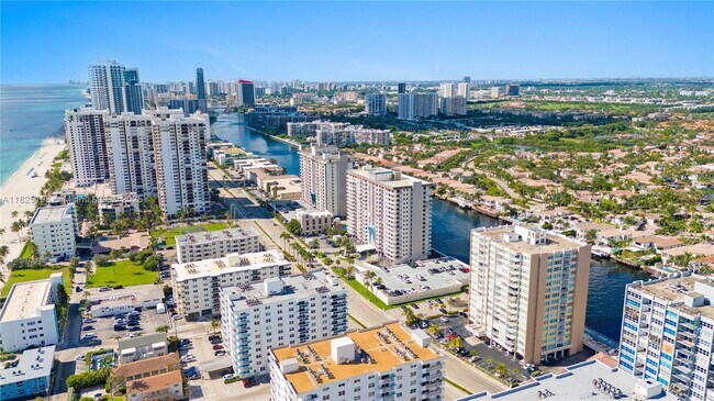 Building Photo - 1410 S Ocean Dr