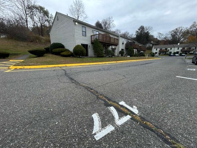 Building Photo - 177 Aspetuck Vlg