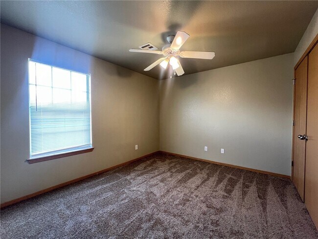 Building Photo - 1132 Remington Dr