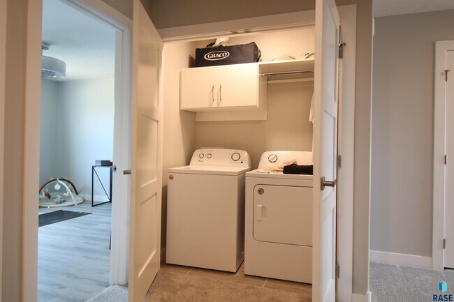 Building Photo - 4417 E Leubecher Pl