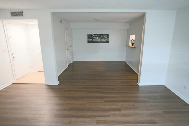 Building Photo - 3765 Crown Point Rd