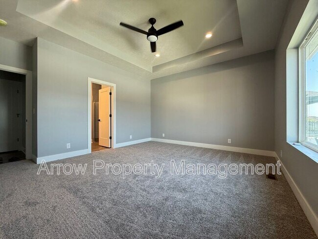 Building Photo - 9425 Estela Ave