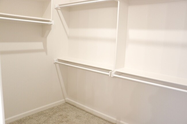 Building Photo - Brand New Home in Yukon!