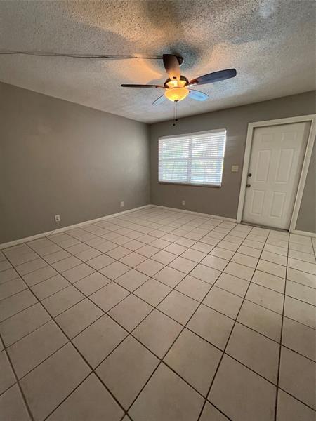 Building Photo - 2016 NE 17th Ct