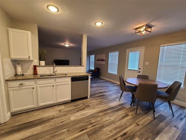 Building Photo - 4509 Willow Rock Ln