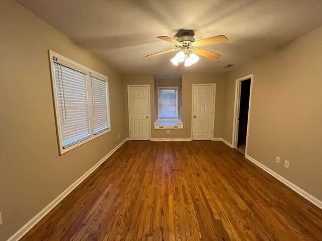 Building Photo - 2206 Briarcliff Dr
