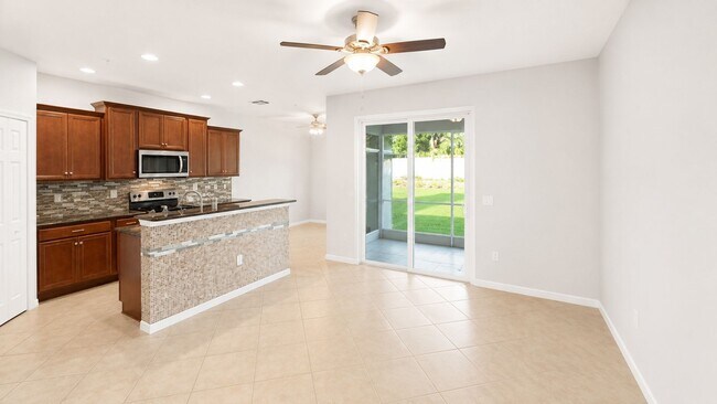 Building Photo - 7915 Moonstone Dr