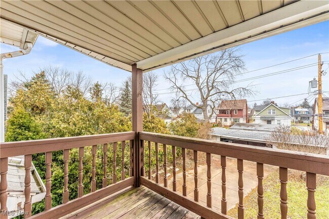 Building Photo - 10007 Parkview Ave