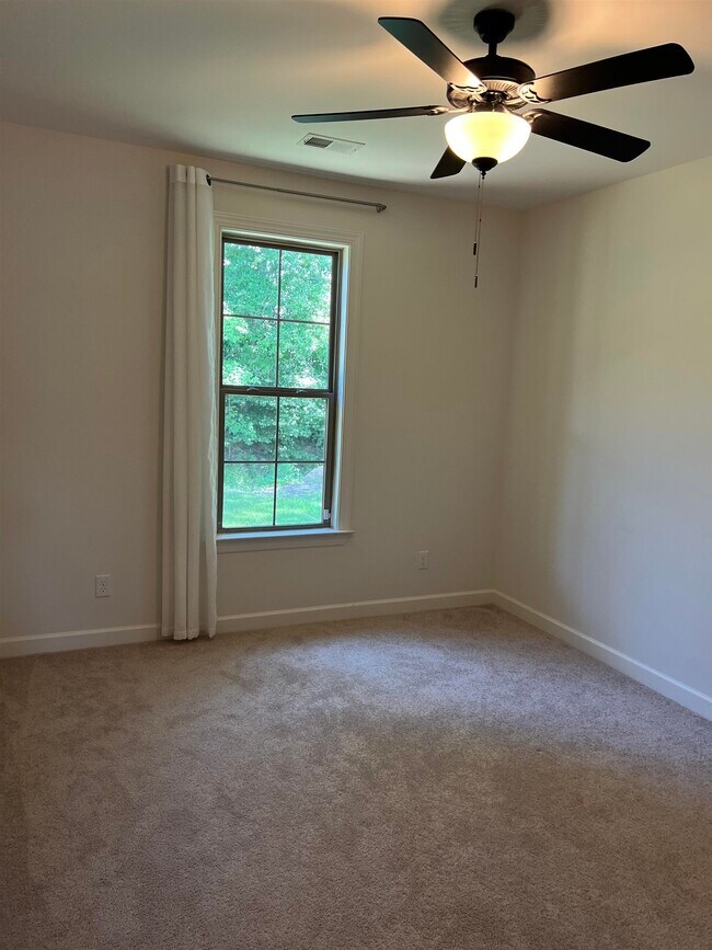 Building Photo - 9746 Woodland Fox Ln N