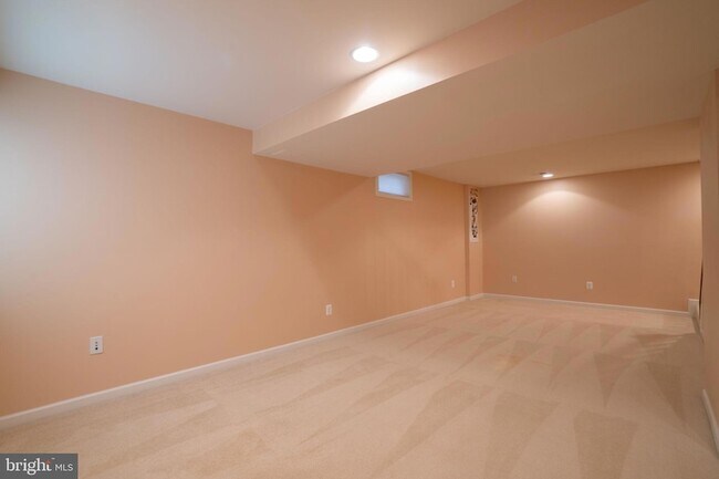 Building Photo - 10955 Southcoate Village Dr