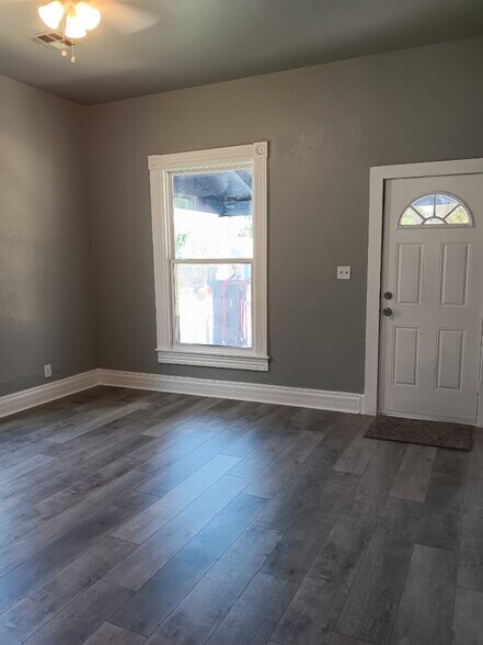 Building Photo - 608 E Perkins Ave