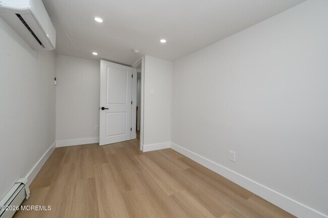 Building Photo - 8 Orchard St