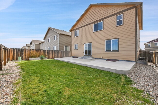 Building Photo - $2,145.00, 4-bed, 2.5-bath located in Colo...