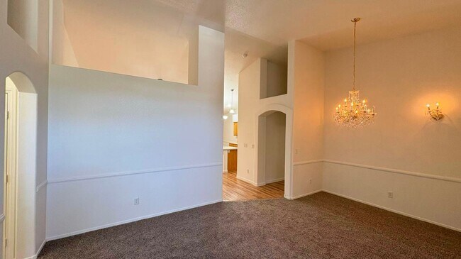 Building Photo - 551 Duran St