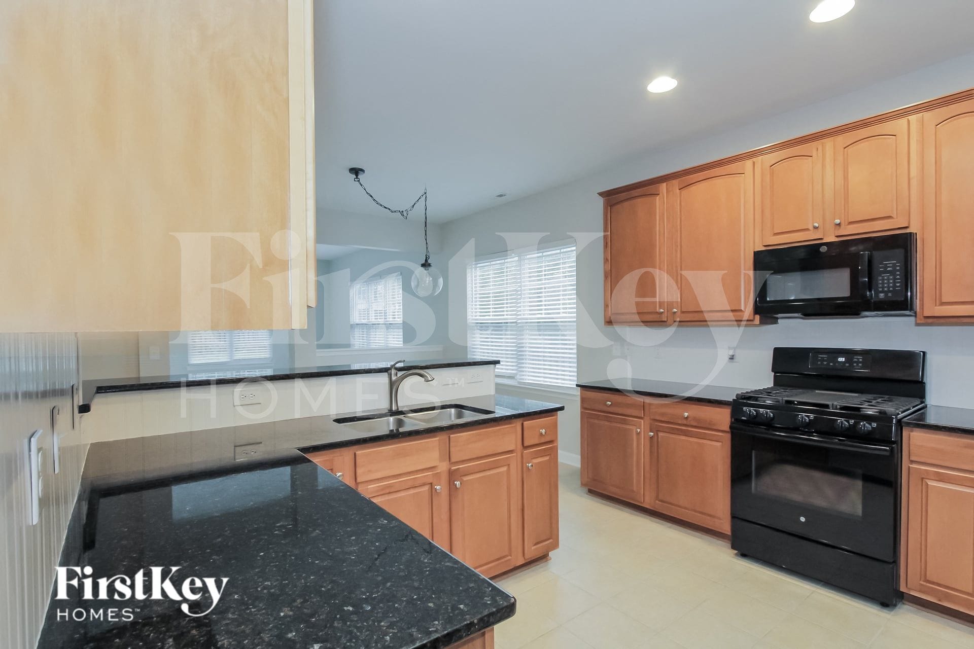 Building Photo - 240 Golden Valley Dr