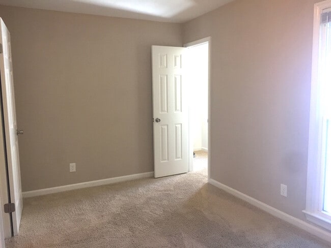 Building Photo - 929 Green St