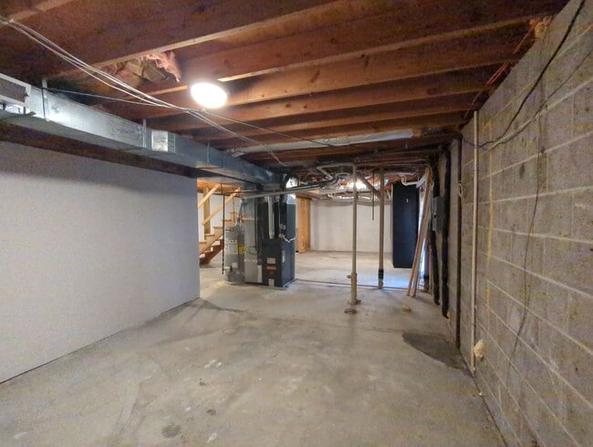 Building Photo - 513 Woodcroft Dr