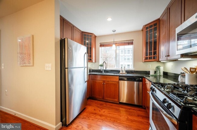 Building Photo - 4113 S Four Mile Run Dr