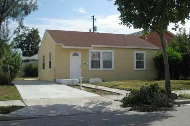 Building Photo - 4610 Pinewood Ave