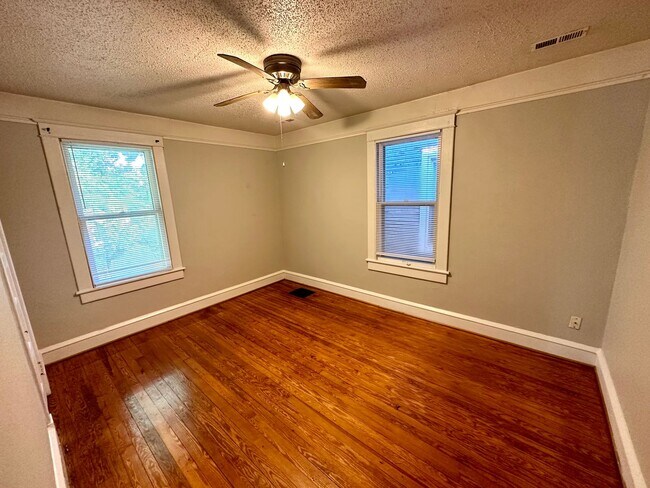 Building Photo - 321 50th St