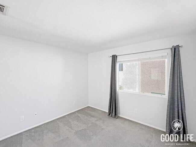 Building Photo - Spacious 4BR Home in Central Mira Mesa