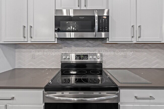 Building Photo - 410 Triumph Ln