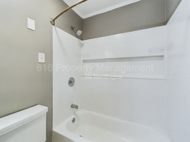 Building Photo - 5012 S Grand Ave