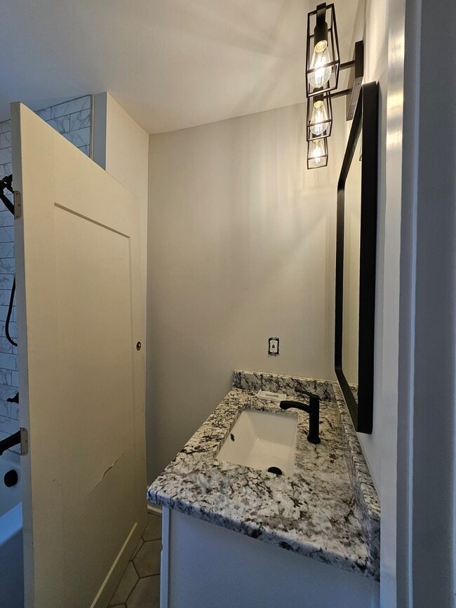 Building Photo - 2818 Vaulx Ln