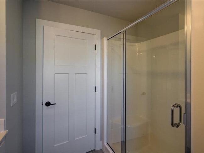 Building Photo - 4880 Romaine Rd