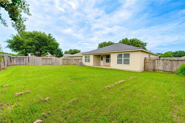 Building Photo - 6815 Dolan Bluff Ln