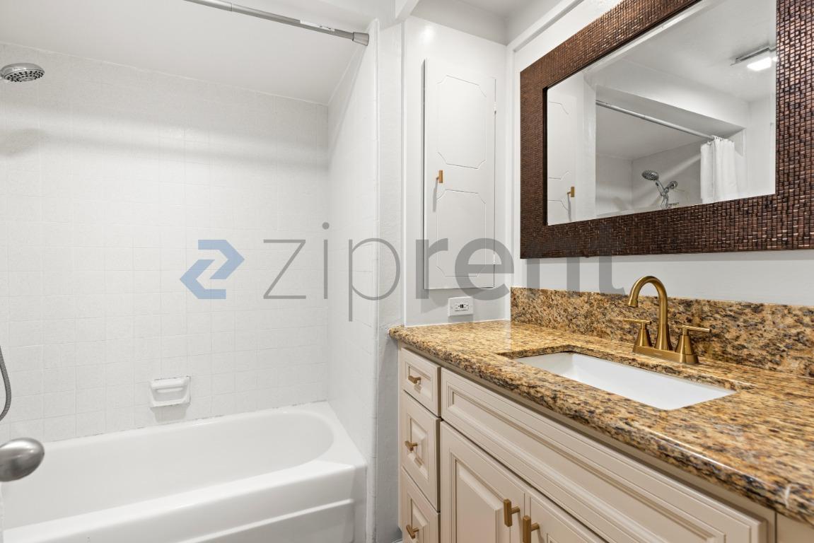 Building Photo - Unit Unit A