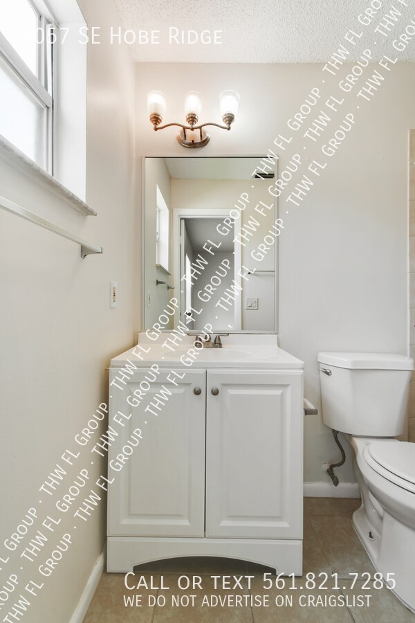 Building Photo - 9057 SE Hobe Ridge Ave
