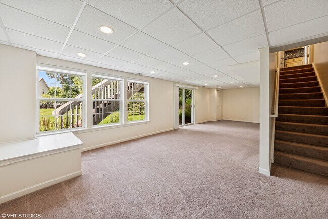 Building Photo - 7 Edgebrook Ct