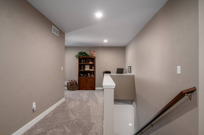 Building Photo - 1051 Faith Ct