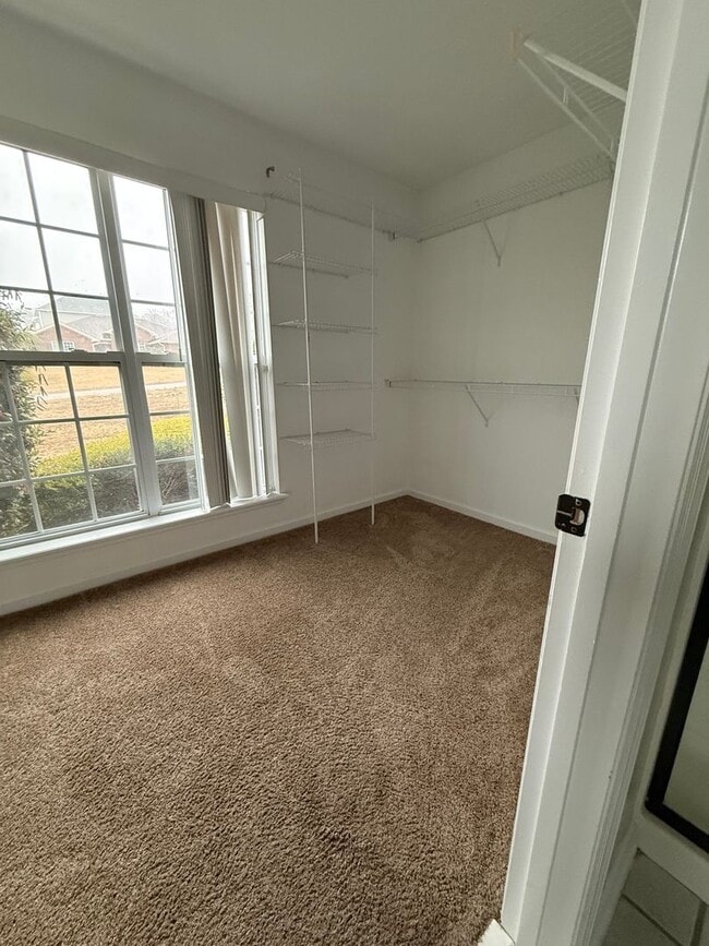 Building Photo - HOME FOR LEASE 4 BR 2 BATH RANCHSTYLE  SPLIT FLOOR PLAN AND OPEN  LARGE  FENCED BACKYARD  CONVENI...