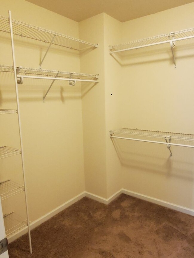 Building Photo - Beautiful 3 Bedroom 2.5 Bath Home Brooklan...