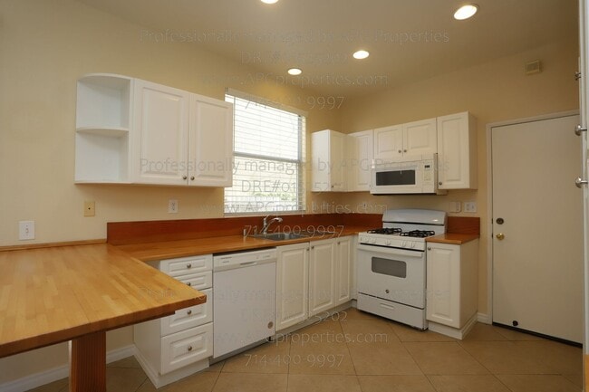 Building Photo - 48 Calle De Los Ninos
