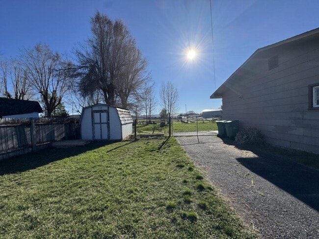 Building Photo - 1934 Crest St