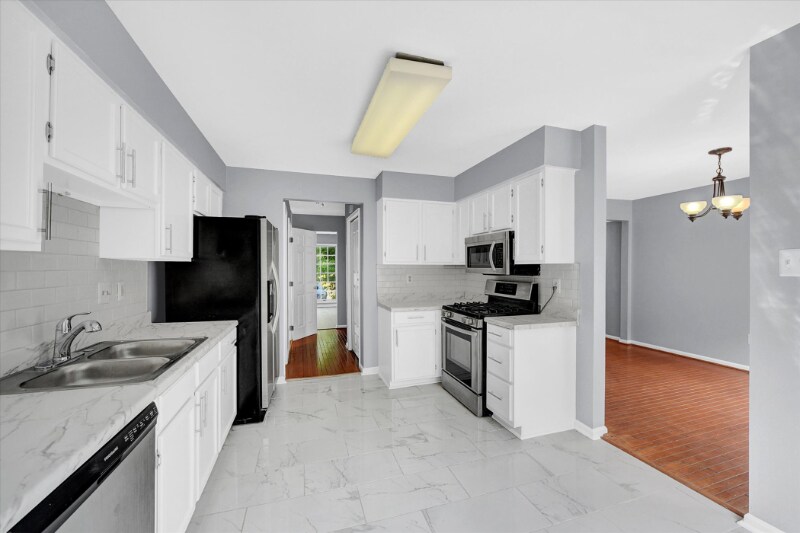Building Photo - 27 Preakness Ct