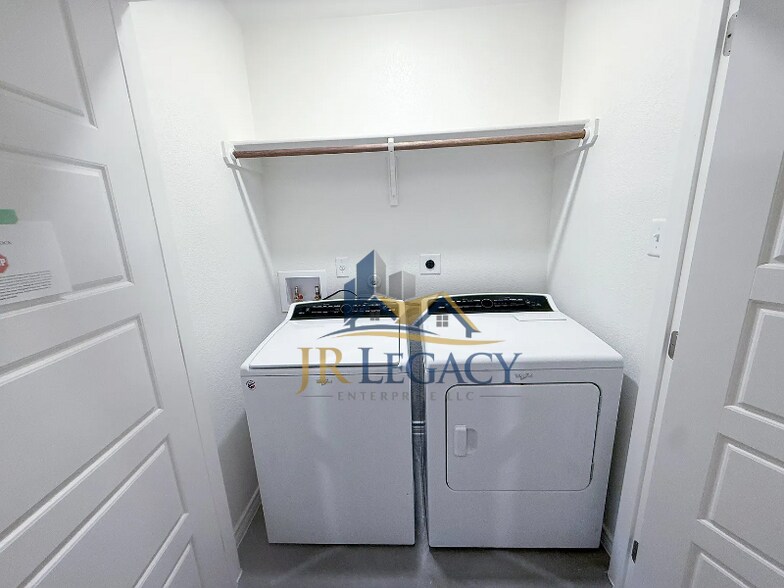 Building Photo - 1146 Lindsey Dr